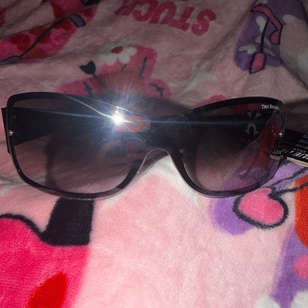True Religion Black Tinted Shield Sunglasses - Picture 5 of 14